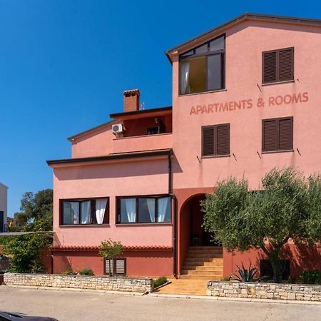 Apartments Miri Върсар Екстериор снимка