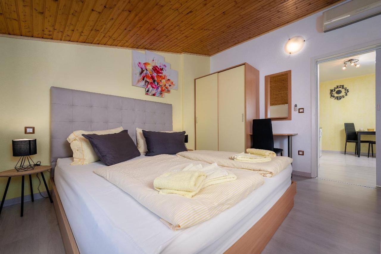 Apartments Miri Върсар Екстериор снимка