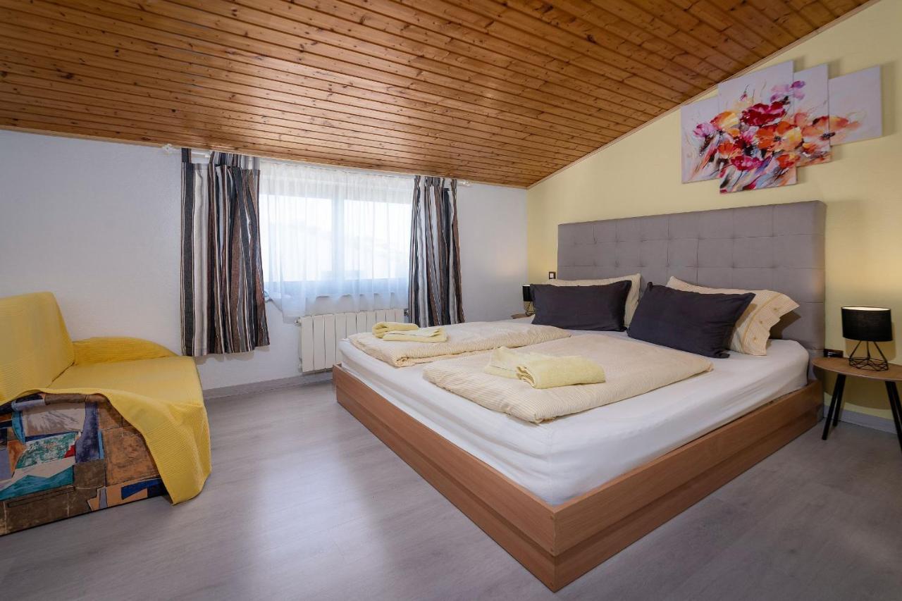 Apartments Miri Върсар Екстериор снимка