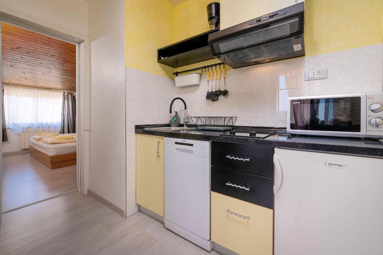 Apartments Miri Върсар Екстериор снимка