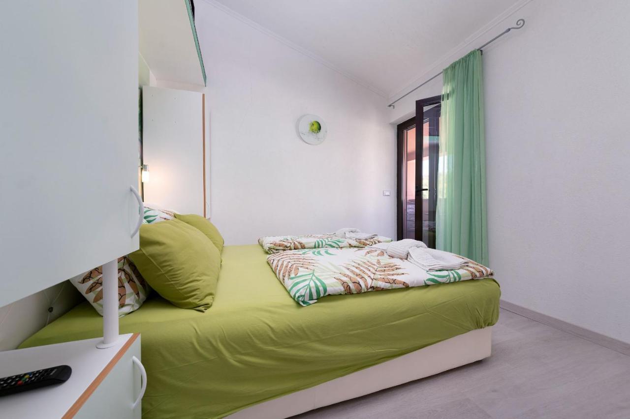 Apartments Miri Върсар Екстериор снимка