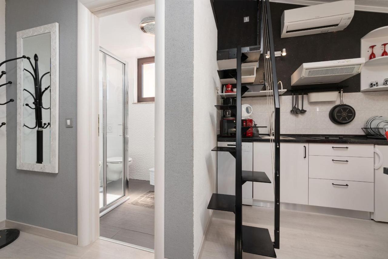 Apartments Miri Върсар Екстериор снимка