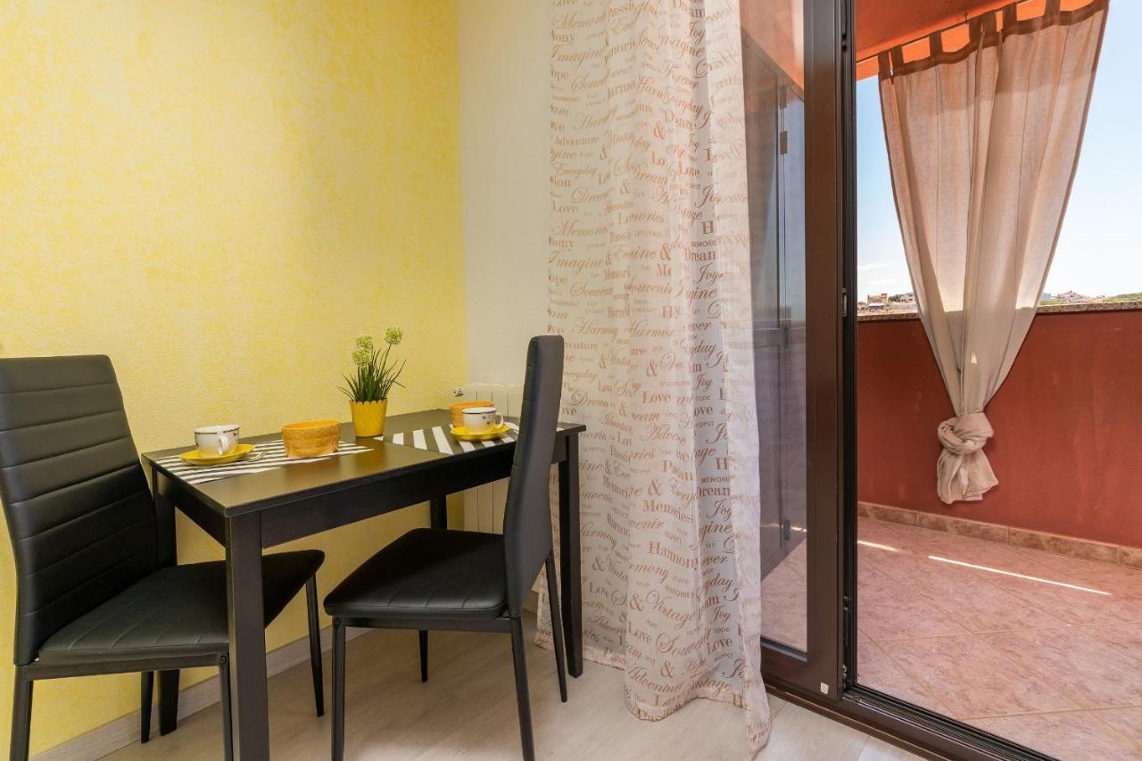 Apartments Miri Върсар Екстериор снимка