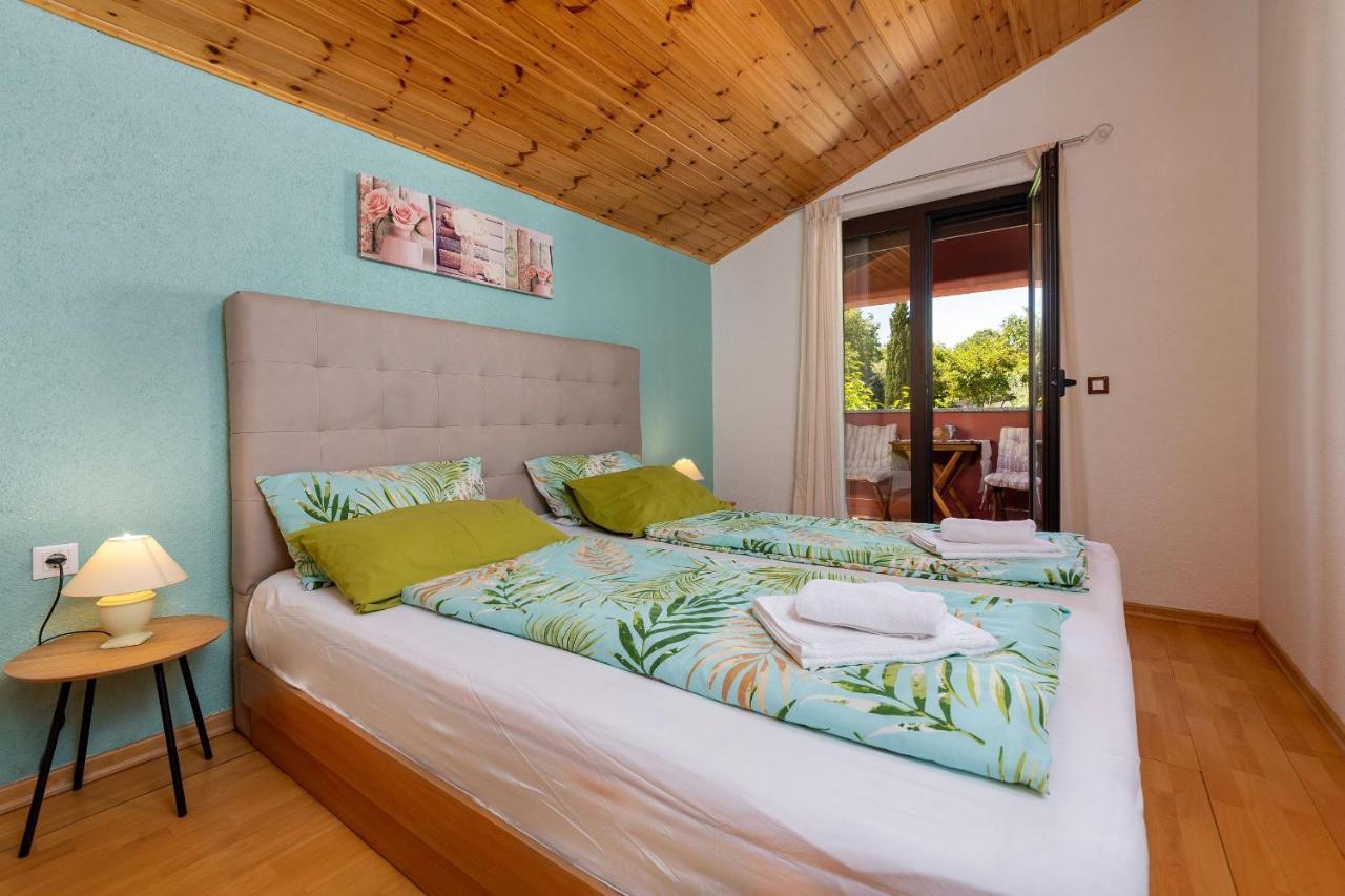 Apartments Miri Върсар Екстериор снимка