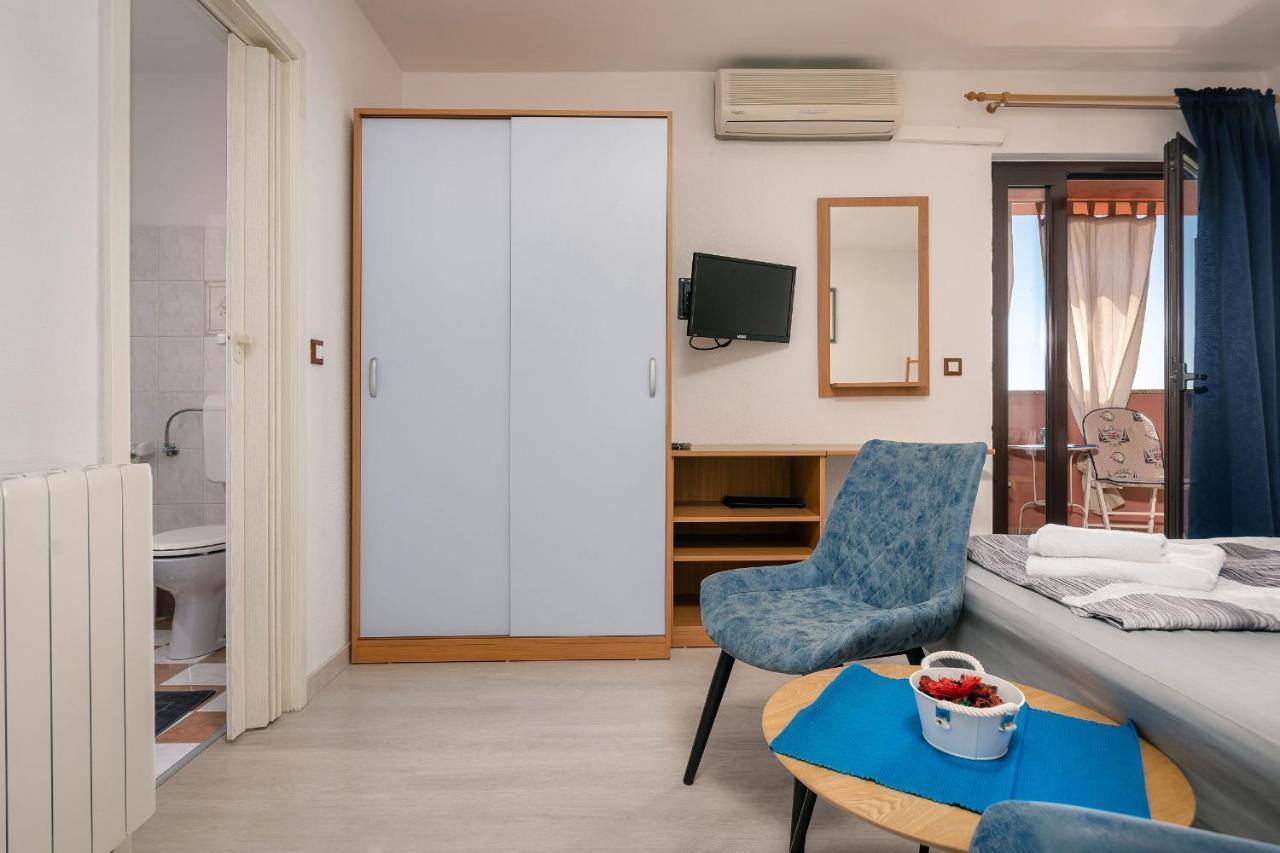 Apartments Miri Върсар Екстериор снимка