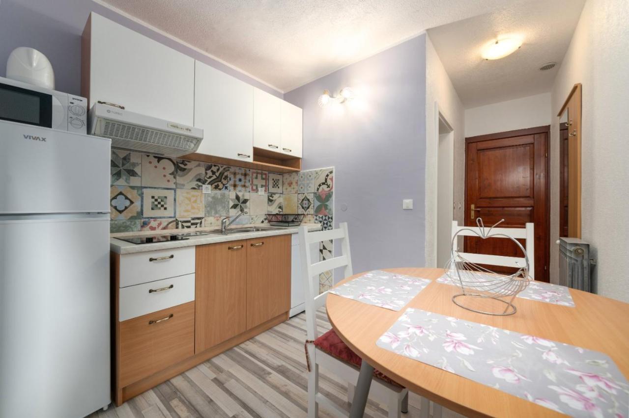 Apartments Miri Върсар Екстериор снимка